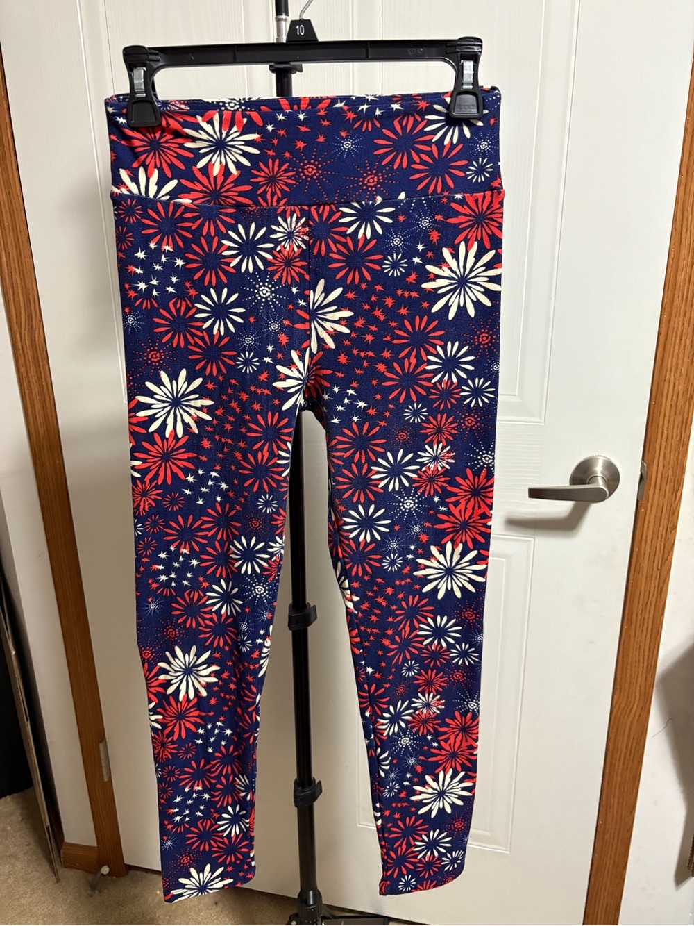 LuLaRoe Navy Red & White Firework Floral Leggings